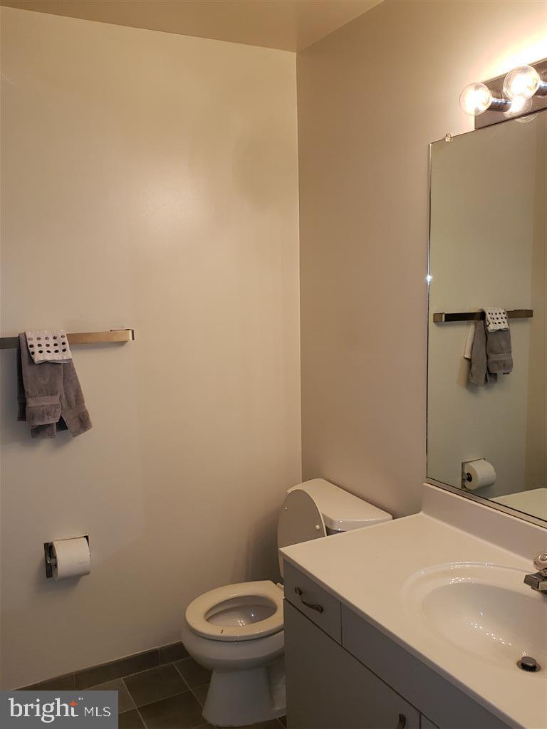 1942 Lakeport Way Reston, VA 20191 - Photo 16 of 22 Upstairs Full Bath