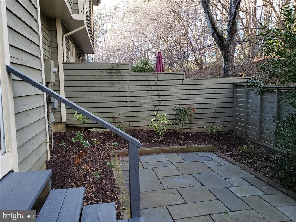 1942 Lakeport Way Reston, VA 20191 - Photo 21 of 22 Back Patio