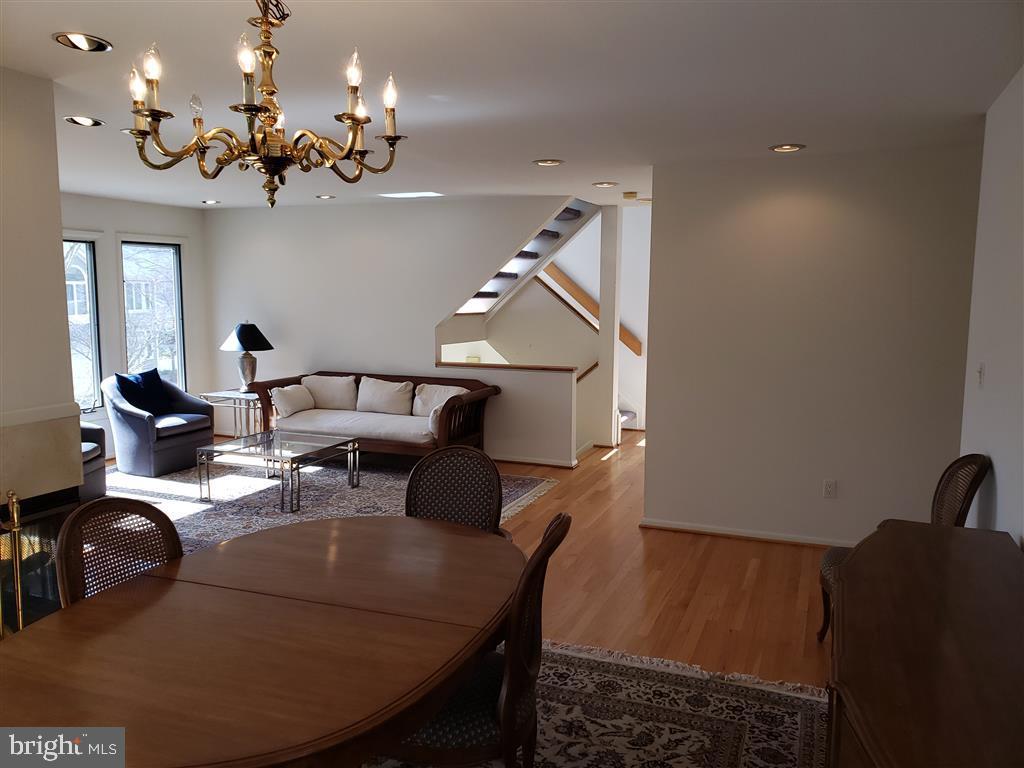 1942 Lakeport Way Reston, VA 20191 - Photo 4 of 22 Living/Dining Room
