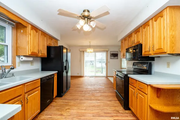 $220,000 | 2919 West Rohmann Avenue, West Peoria, IL 61604