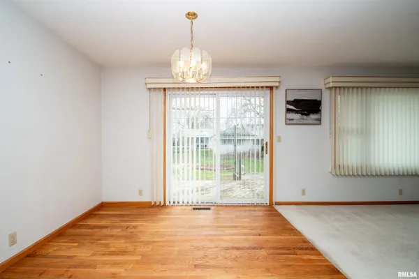 $220,000 | 2919 West Rohmann Avenue, West Peoria, IL 61604