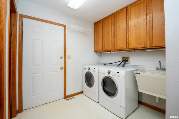 $220,000 | 2919 West Rohmann Avenue, West Peoria, IL 61604