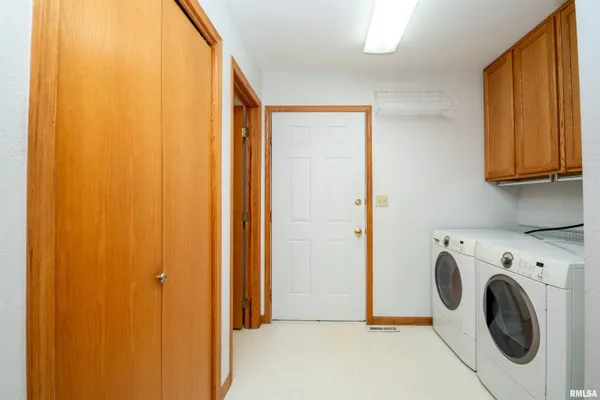 $220,000 | 2919 West Rohmann Avenue, West Peoria, IL 61604