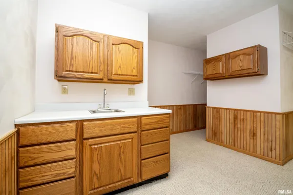 $220,000 | 2919 West Rohmann Avenue, West Peoria, IL 61604