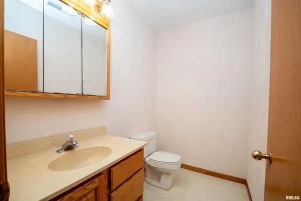 $220,000 | 2919 West Rohmann Avenue, West Peoria, IL 61604