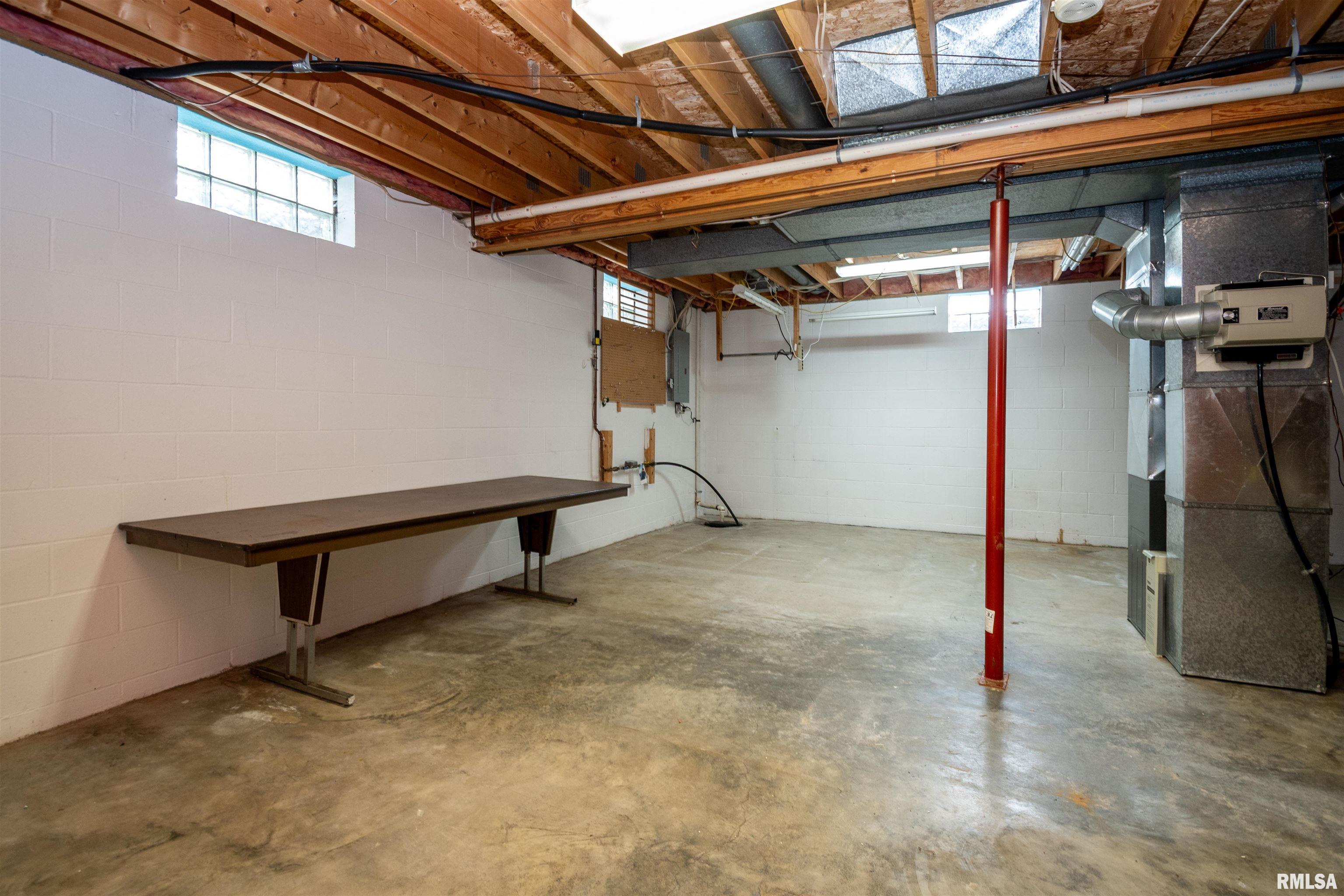 2919 West Rohmann Avenue Peoria, IL 61604 - Photo 37 of 42