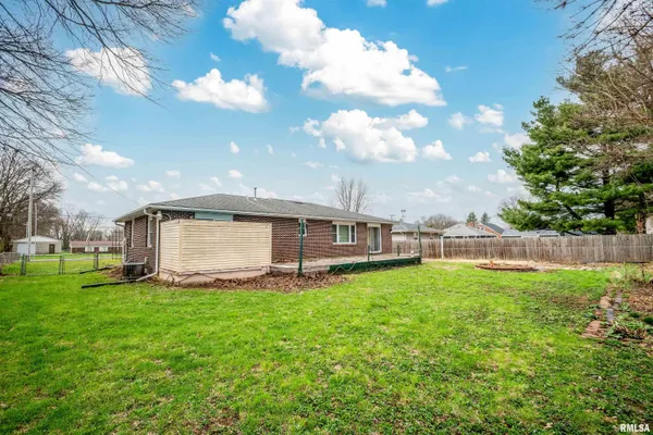 $220,000 | 2919 West Rohmann Avenue, West Peoria, IL 61604