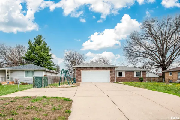$220,000 | 2919 West Rohmann Avenue, West Peoria, IL 61604