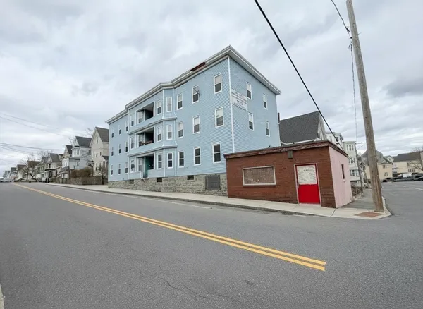 $2,695 | 133 University Avenue, Unit 5, Lowell, MA 01854