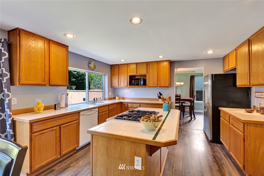 4408 Northeast 6th Court Renton, WA 98059 - Photo 8 of 21 Gallery Image 8