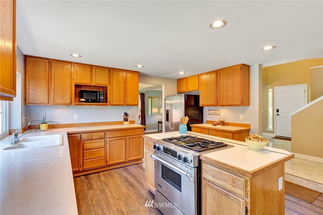 4408 Northeast 6th Court Renton, WA 98059 - Photo 9 of 21 Gallery Image 9