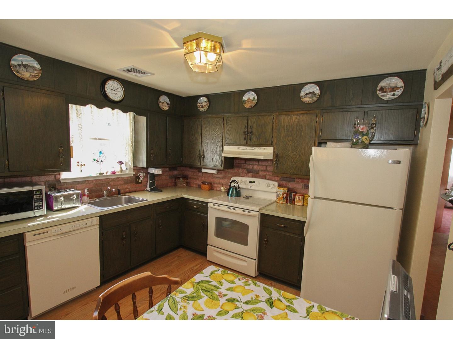 291 Maugers Mill Road Pottstown, PA 19464 - Photo 6 of 25 Kitchen