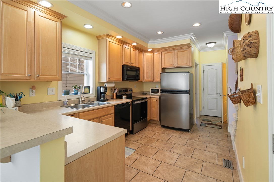 135 Stratford Lane Boone, NC 28607 - Photo 8 of 33