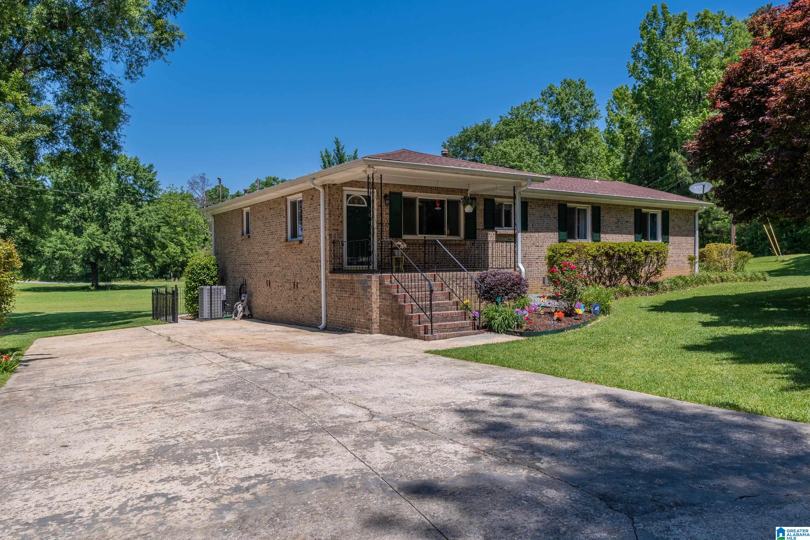 141 College Street Vincent, AL 35178 - Photo 3 of 31