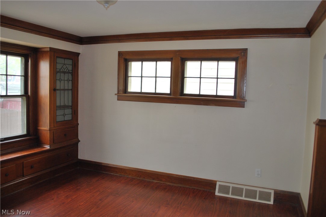 12834 North Road Cleveland, OH 44111 - Photo 7 of 29 Gallery Image 7