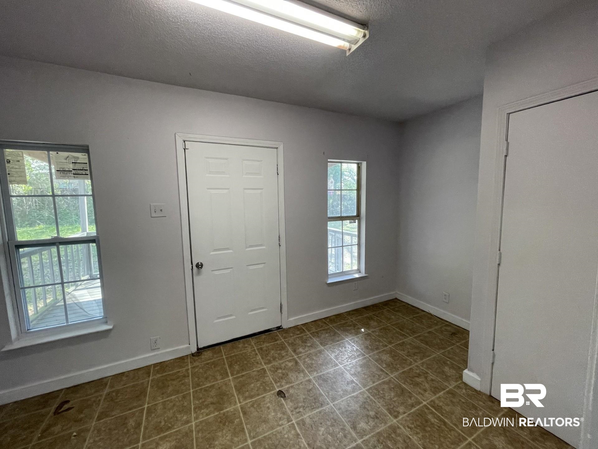 85 Cody Road South Mobile, AL 36608 - Photo 9 of 15 Laundry/Mud Room