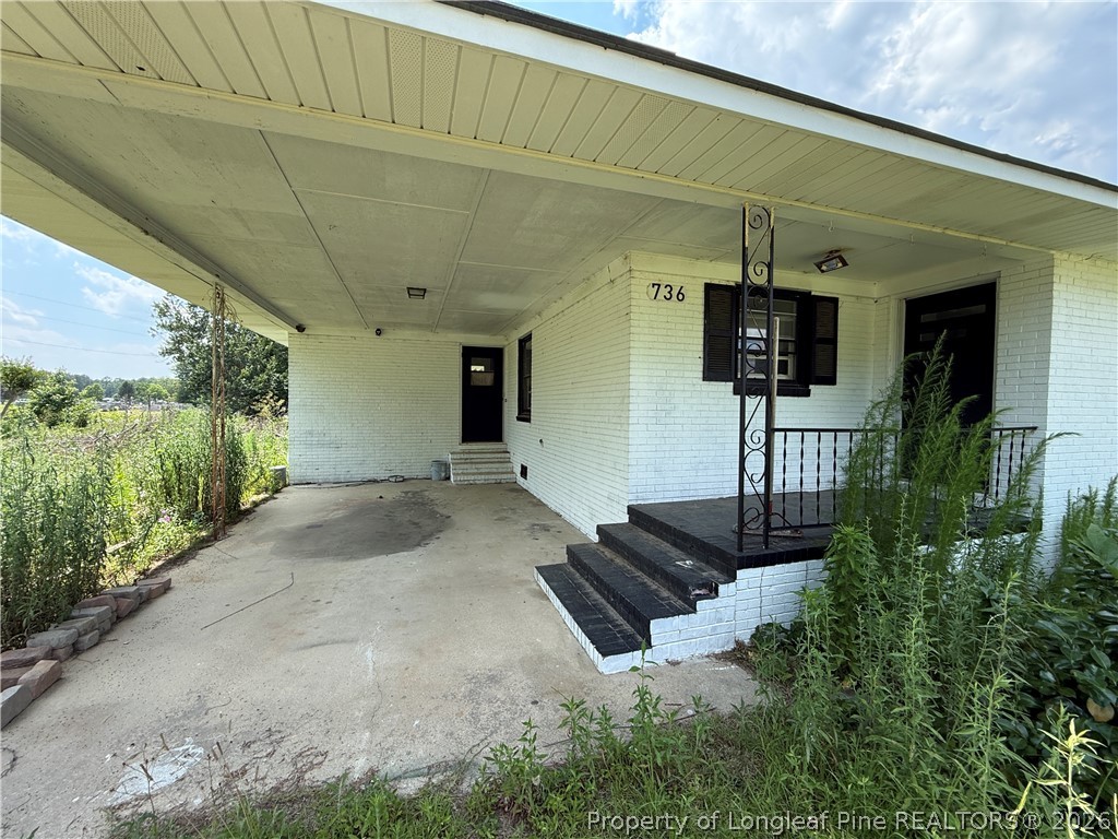 736 Tobermory Road Fayetteville, NC 28306 - Photo 4 of 17 a front view of a house with garden