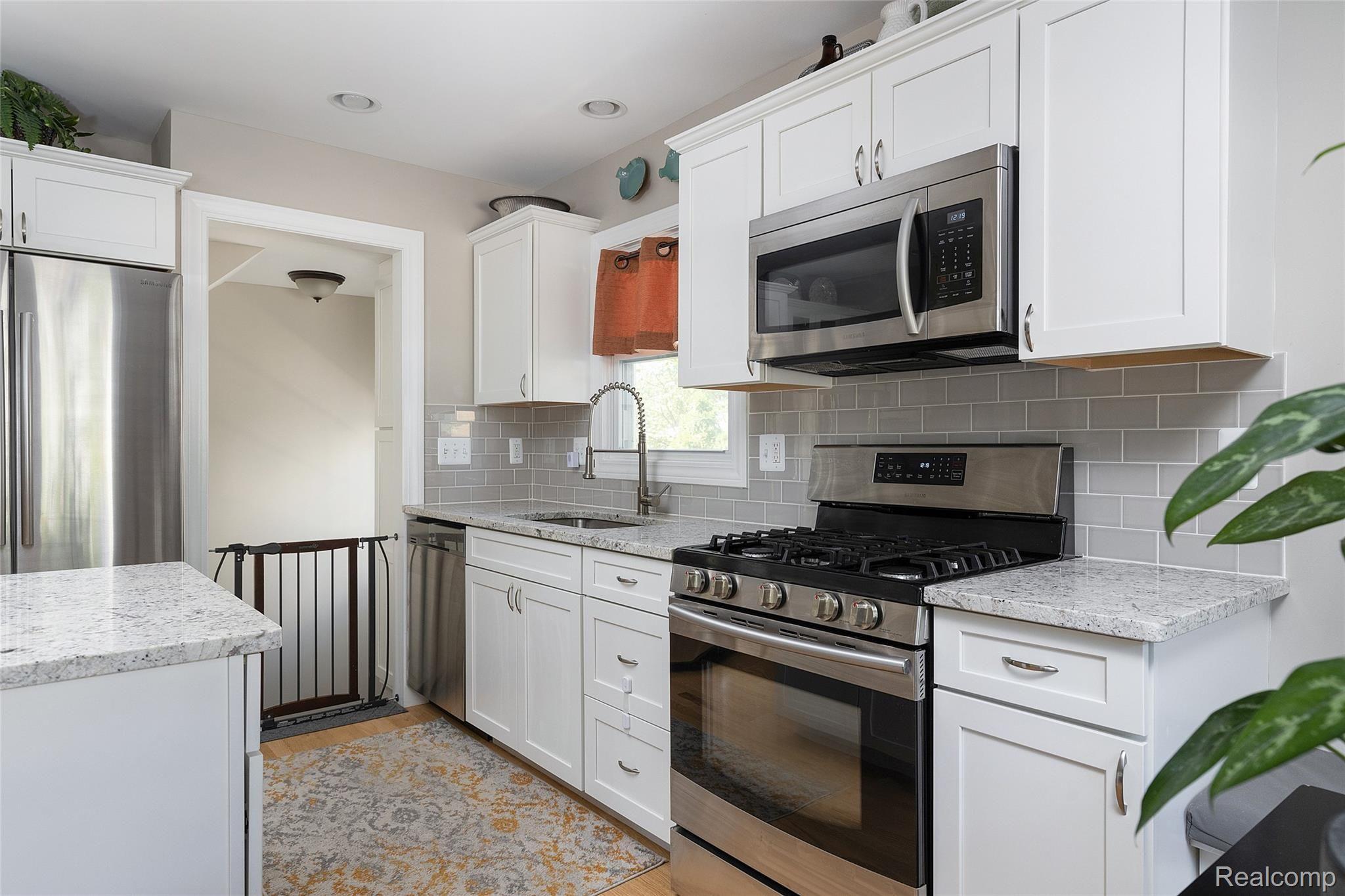 1705 Princeton Road Berkley, MI 48072 - Photo 6 of 33 6.jpg