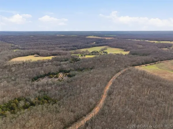 $1,450,000 | 40773 Waisner Avenue, Edwards, MO 65326