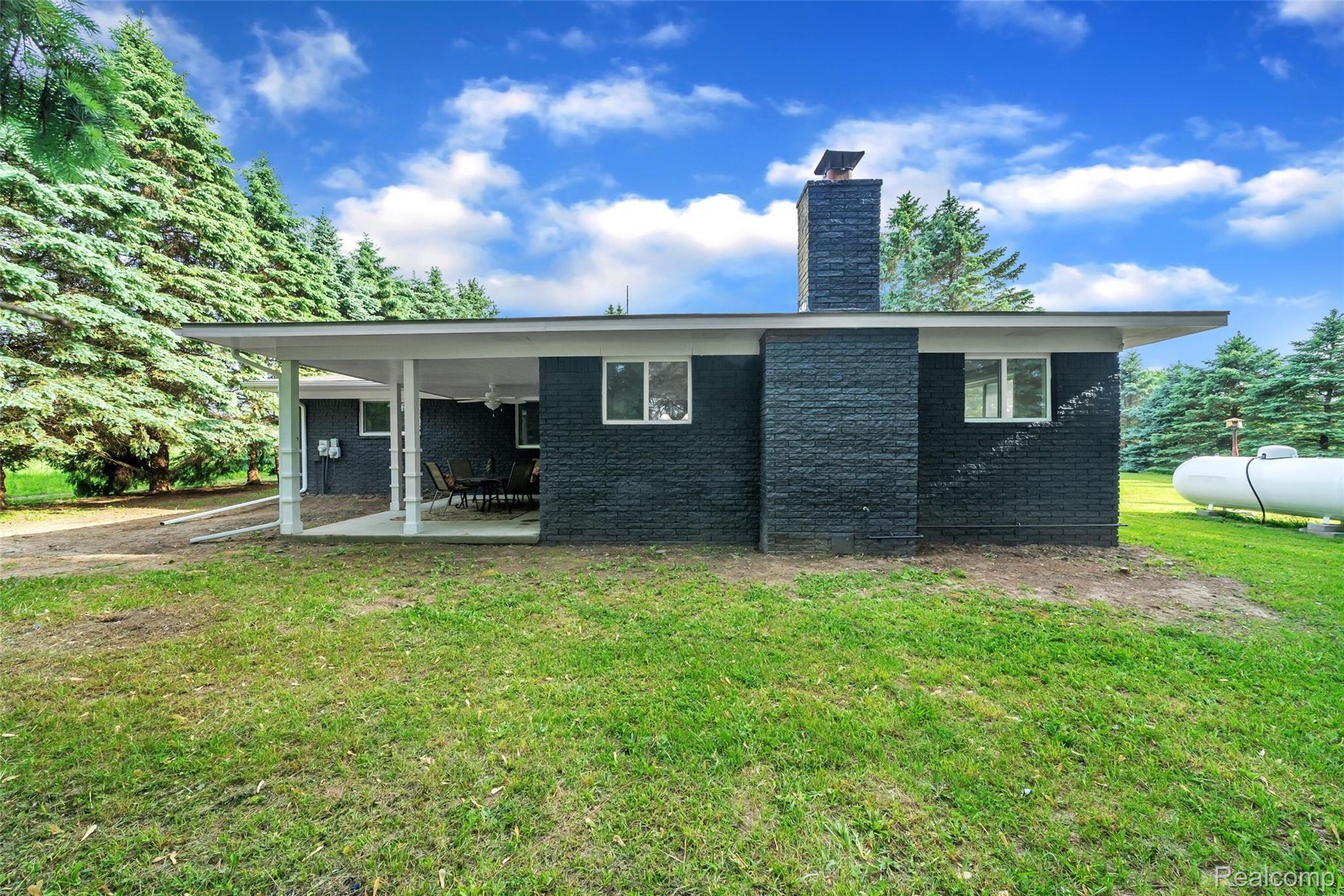 10990 West Sargent Road Fowlerville, MI 48836 - Photo 6 of 42 06_10990SargentRdFowlerville48836WindowstillRealEstatePhotography6_mls.jpg