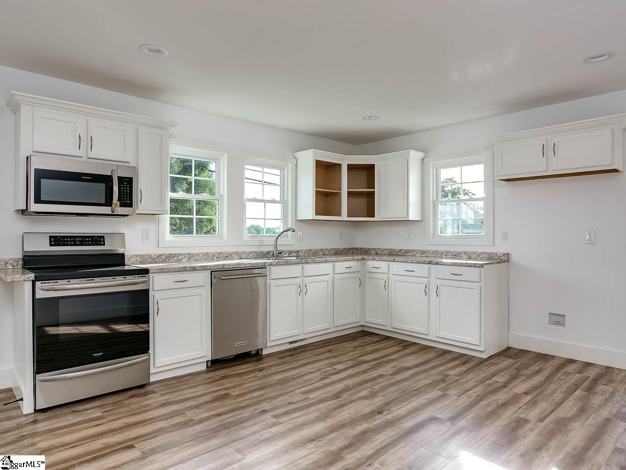 86 North Main Street Inman, SC 29349 - Photo 8 of 18