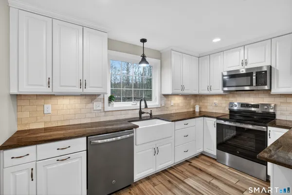 $619,900 | 86 Hi-Lea Farm Road, Colchester, CT 06415