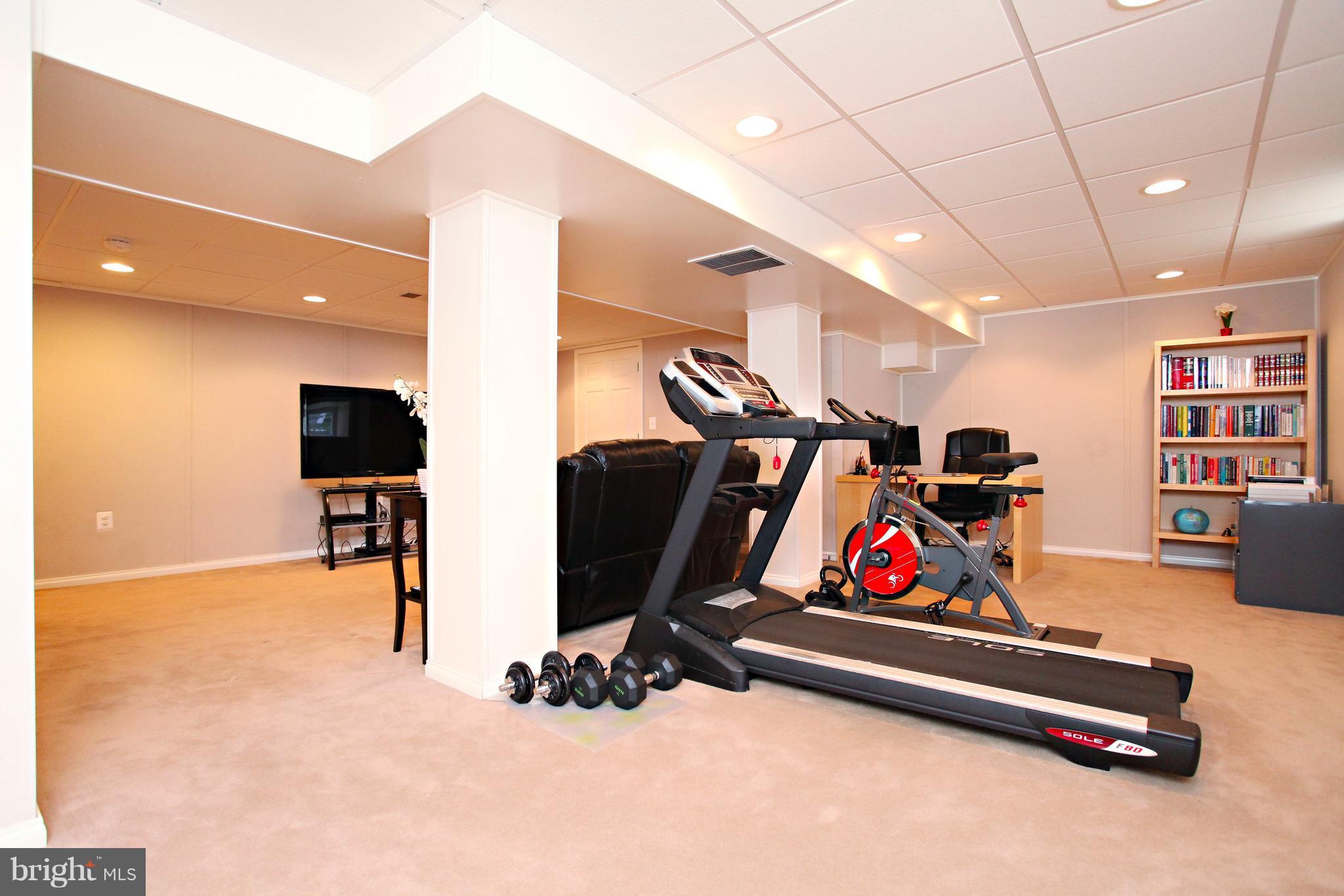 306 Whitestone Road Silver Spring, MD 20901 - Photo 26 of 30 Family Room