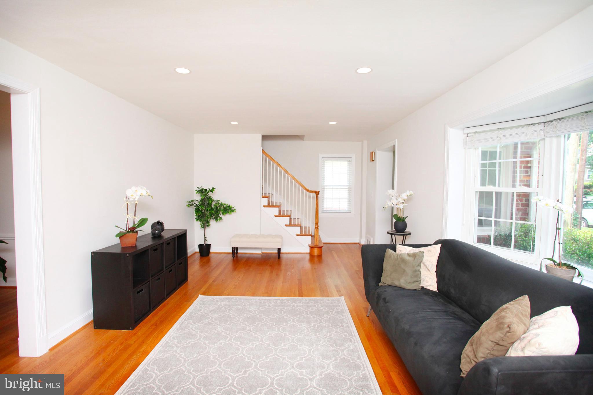 306 Whitestone Road Silver Spring, MD 20901 - Photo 5 of 30 Living Room
