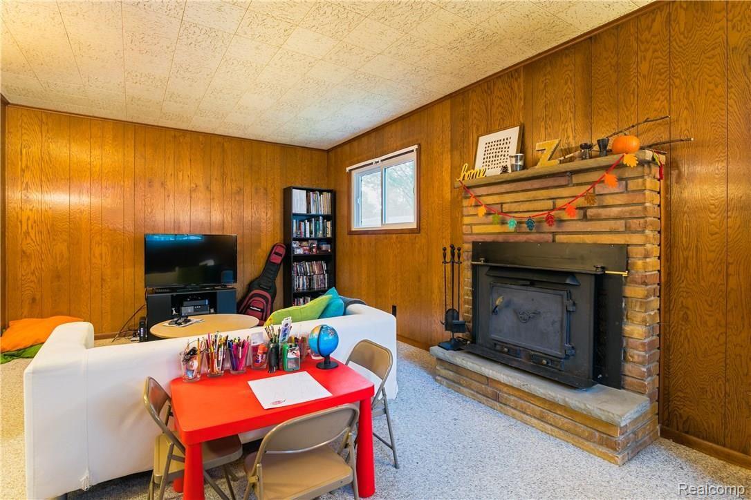 164 Texas Avenue Rochester, MI 48309 - Photo 15 of 33 782A9815-67-Edit.jpg