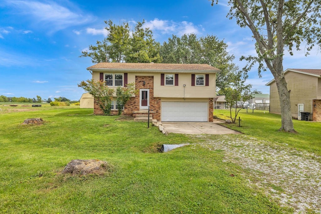 2510 South Twin Bridge Road Decatur, IL 62521 - Photo 3 of 29 Gallery Image 3