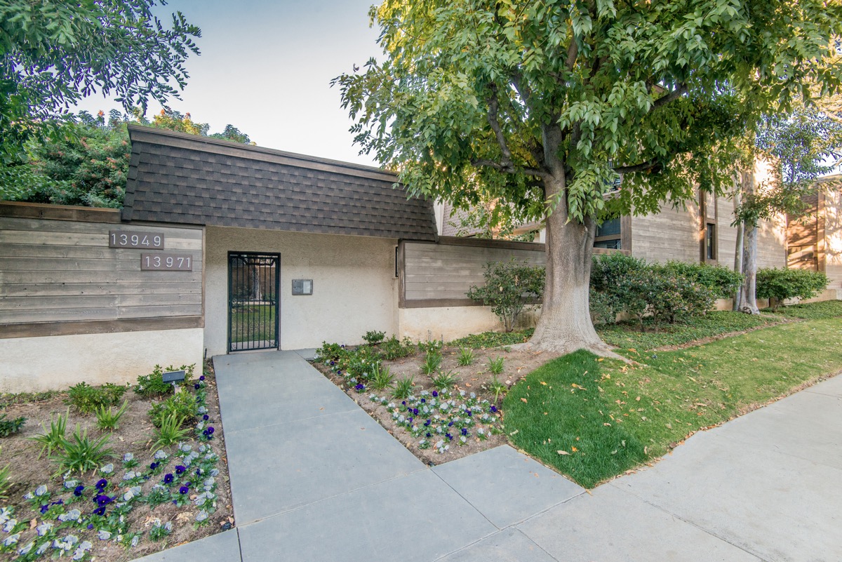 13963 Riverside Drive Sherman Oaks, CA 91423 - Photo 2 of 43