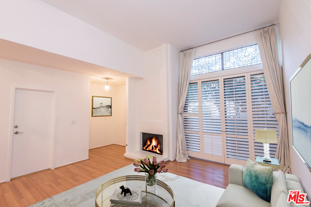 13963 Riverside Drive Sherman Oaks, CA 91423 - Photo 3 of 43