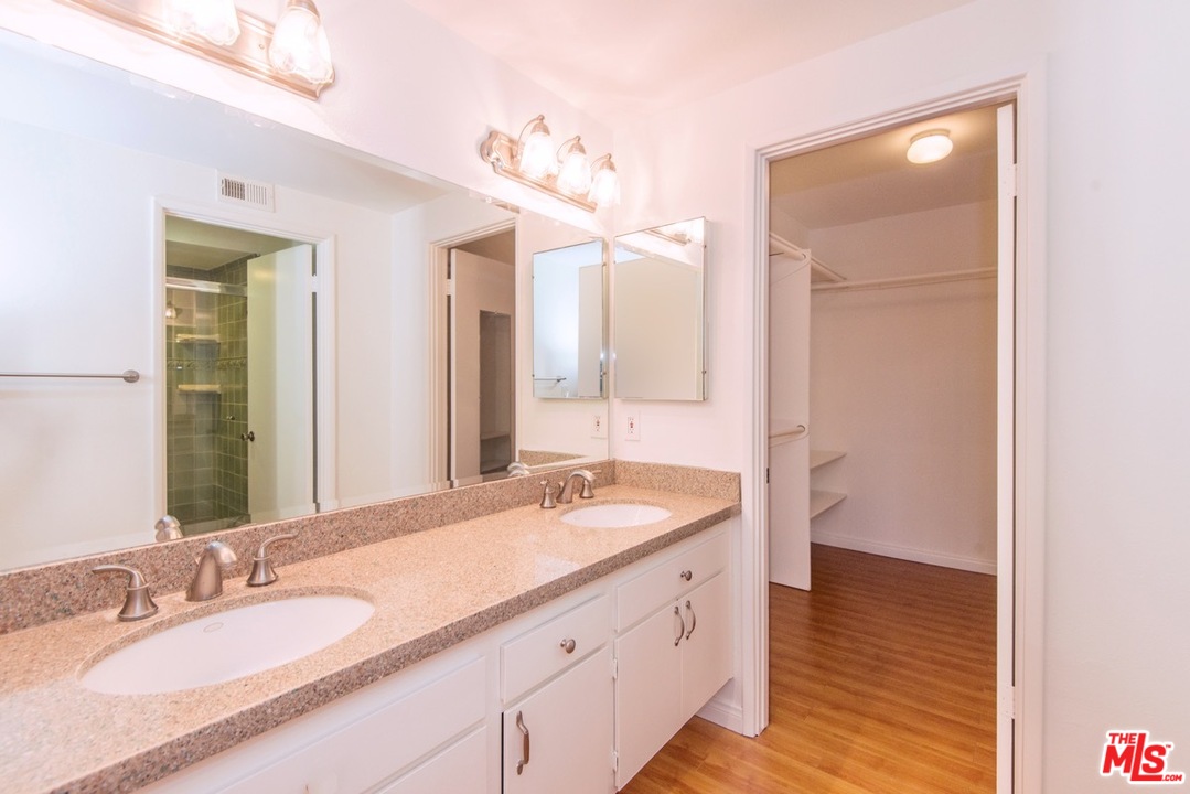 13963 Riverside Drive Sherman Oaks, CA 91423 - Photo 29 of 43