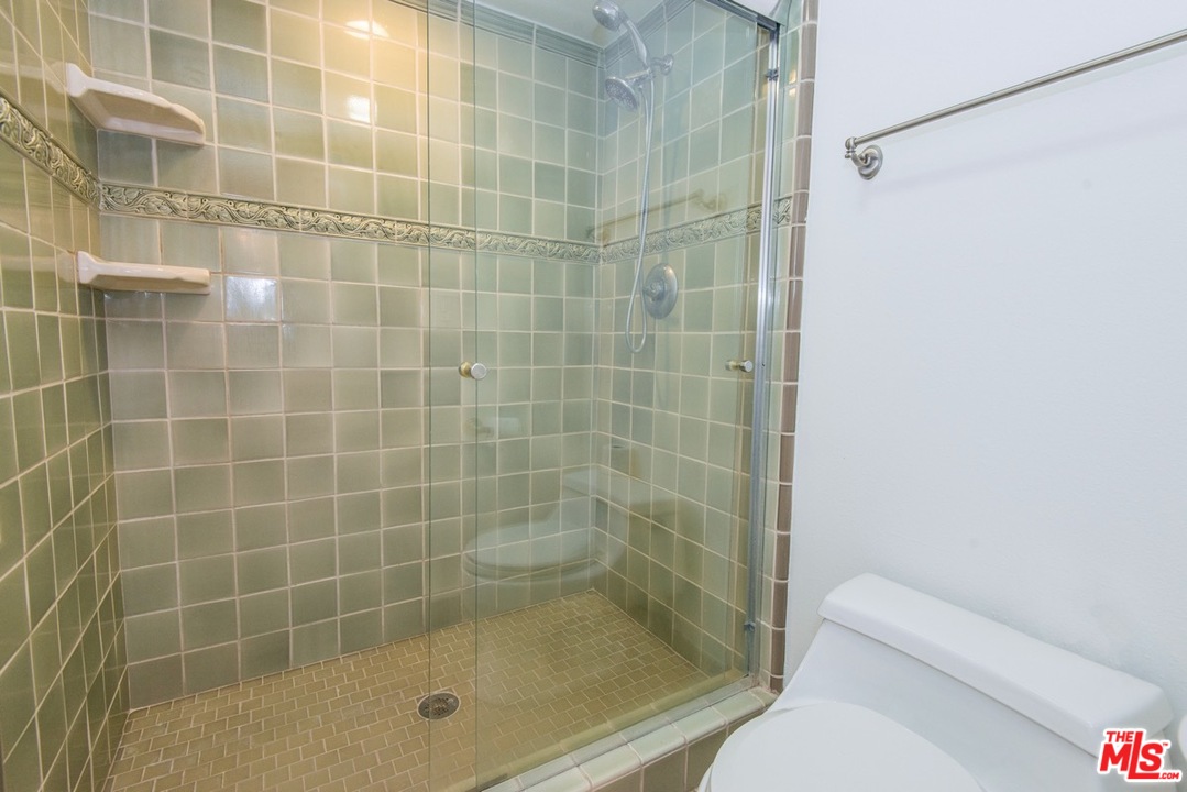13963 Riverside Drive Sherman Oaks, CA 91423 - Photo 31 of 43