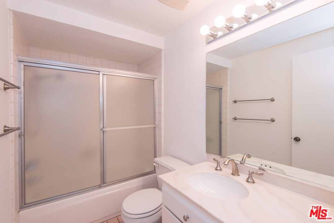 13963 Riverside Drive Sherman Oaks, CA 91423 - Photo 34 of 43