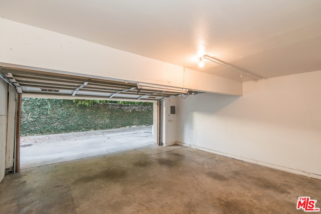 13963 Riverside Drive Sherman Oaks, CA 91423 - Photo 39 of 43