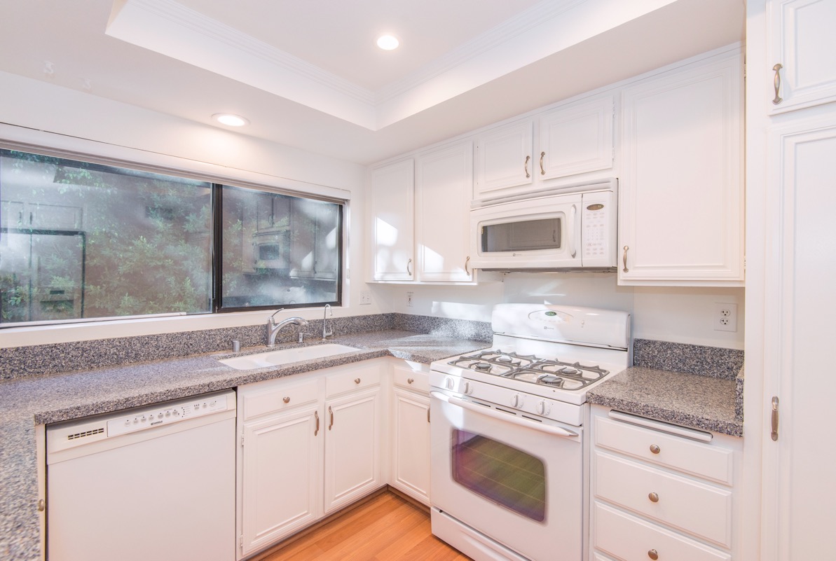 13963 Riverside Drive Sherman Oaks, CA 91423 - Photo 6 of 43
