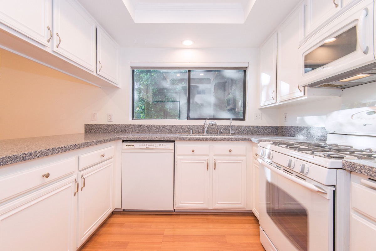 13963 Riverside Drive Sherman Oaks, CA 91423 - Photo 8 of 43