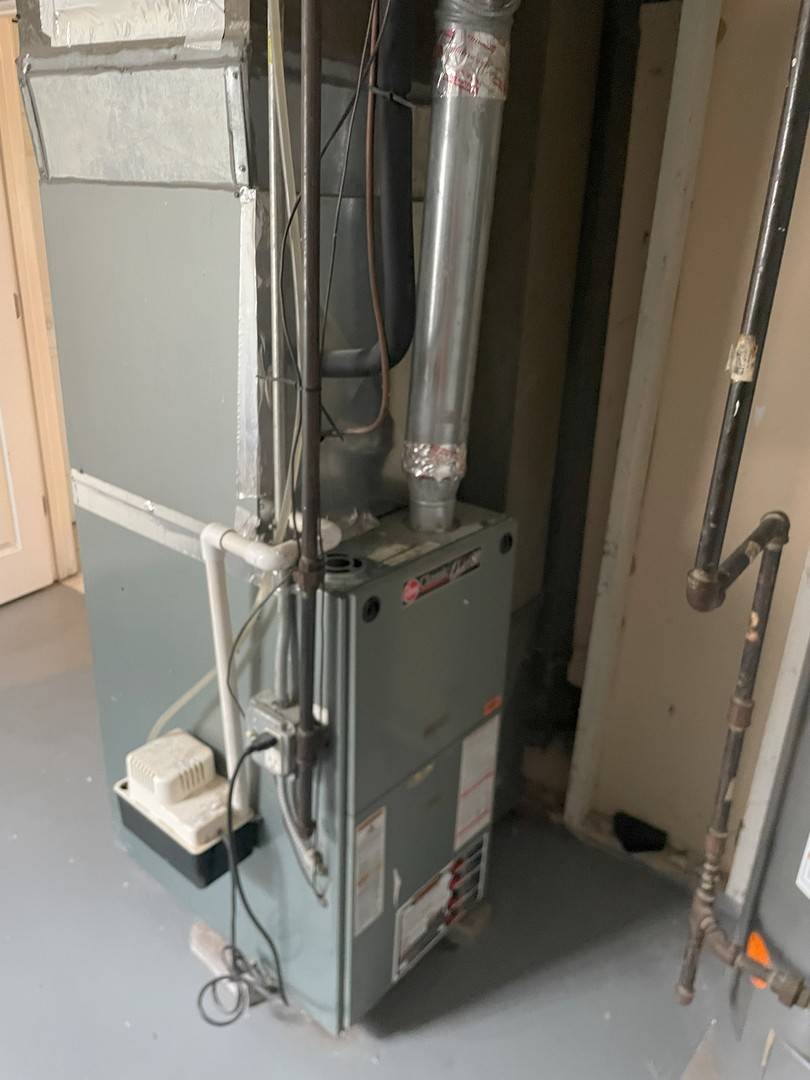 14647 Irving Avenue Dolton, IL 60419 - Photo 23 of 24 a room with gym equipment