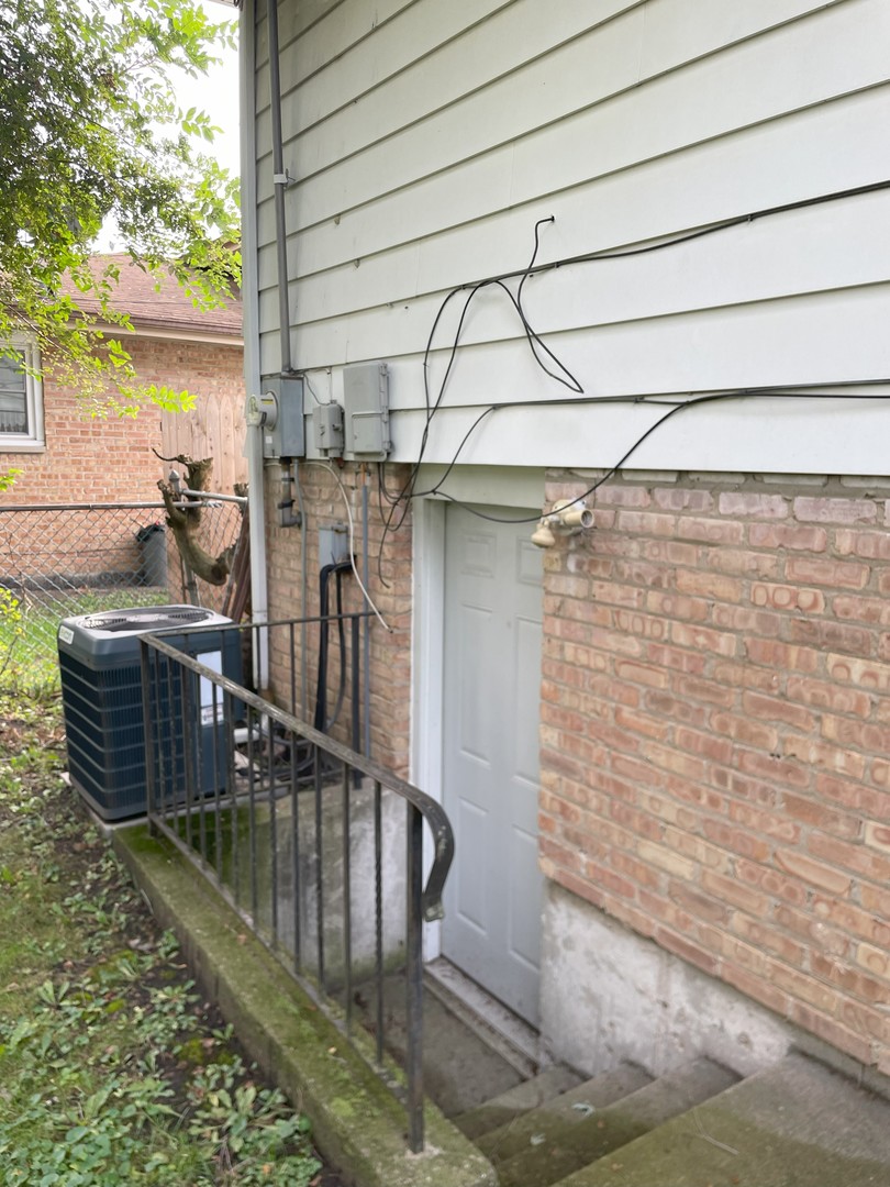 14647 Irving Avenue Dolton, IL 60419 - Photo 8 of 24 a view of balcony