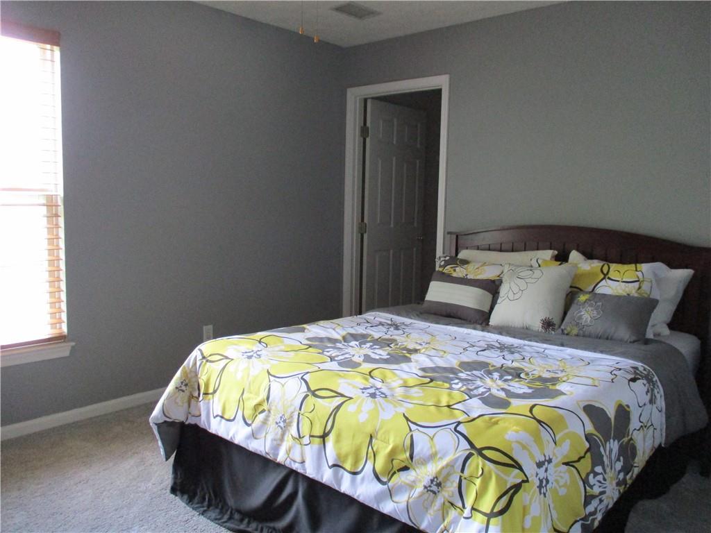 8821 Hilltop Road Irwin, PA 15642 - Photo 15 of 25 Gallery Image 15