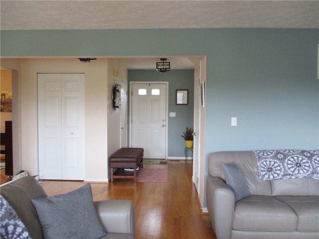 8821 Hilltop Road Irwin, PA 15642 - Photo 9 of 25 Gallery Image 9