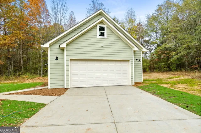 a front view of house with yard