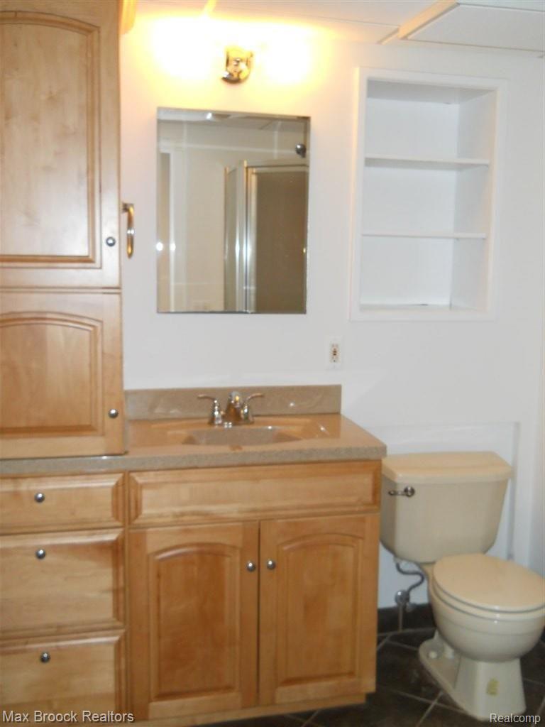 1907 Harvard Road Berkley, MI 48072 - Photo 15 of 19 Basement Bath