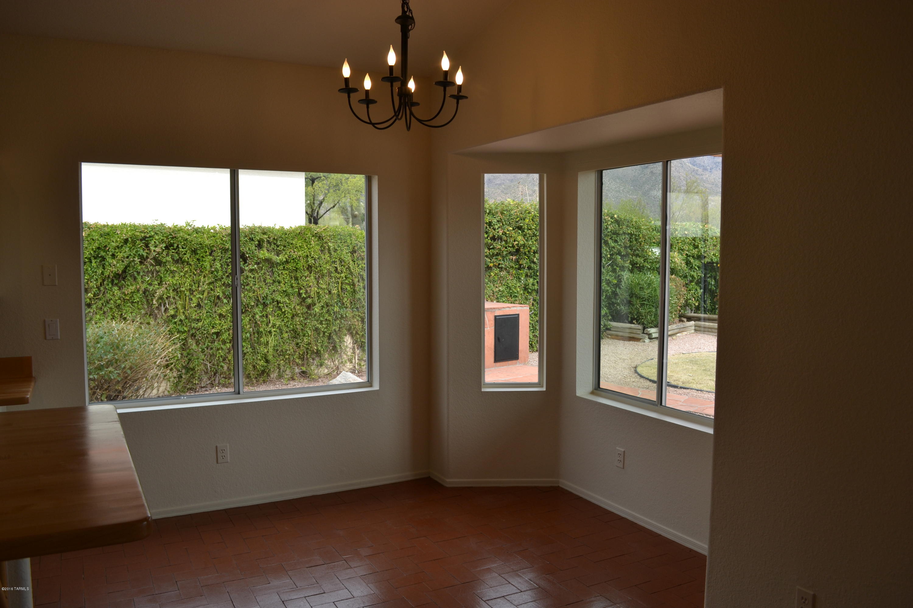 5640 North Cherokee Ridge Road Tucson, AZ 85750 - Photo 12 of 39 a view of an empty room with a window