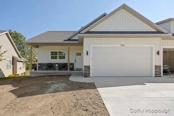 $375,000 | 1976 Aspen Vly Lane, Ionia, MI 48846