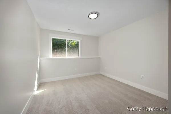 $375,000 | 1976 Aspen Vly Lane, Ionia, MI 48846