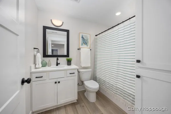 $375,000 | 1976 Aspen Vly Lane, Ionia, MI 48846