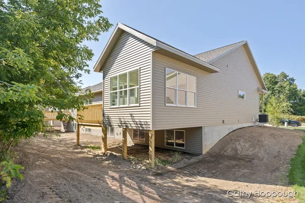 $375,000 | 1976 Aspen Vly Lane, Ionia, MI 48846