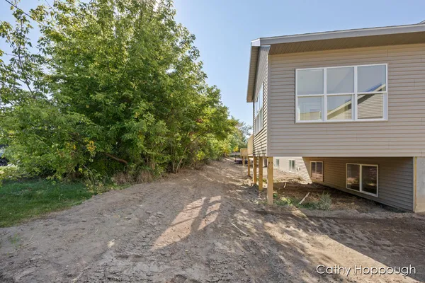 $375,000 | 1976 Aspen Vly Lane, Ionia, MI 48846